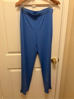 Chicos travelers size 1
Blue Knit Pull-On Pants
